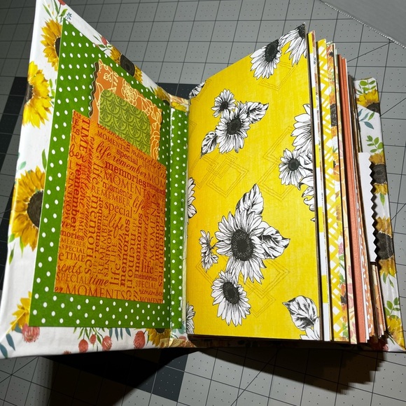 Handmade Fall themed junk Journal - Picture 8 of 10